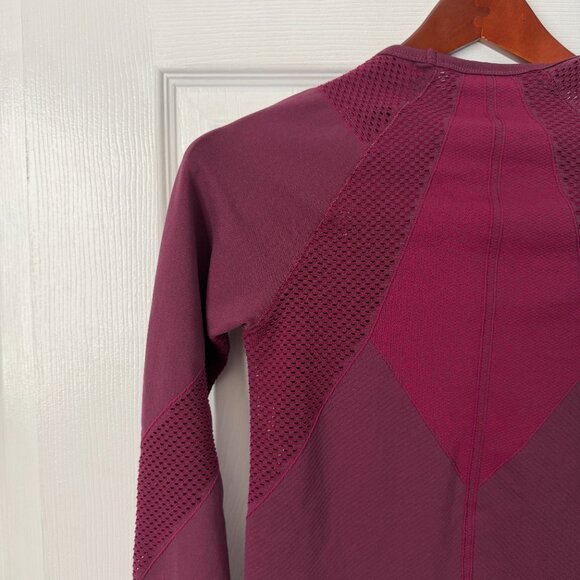 Athleta Caliber Plum Long-Sleeve Workout Top XS can fit S Gym Exercise Yoga - Picture 5 of 6